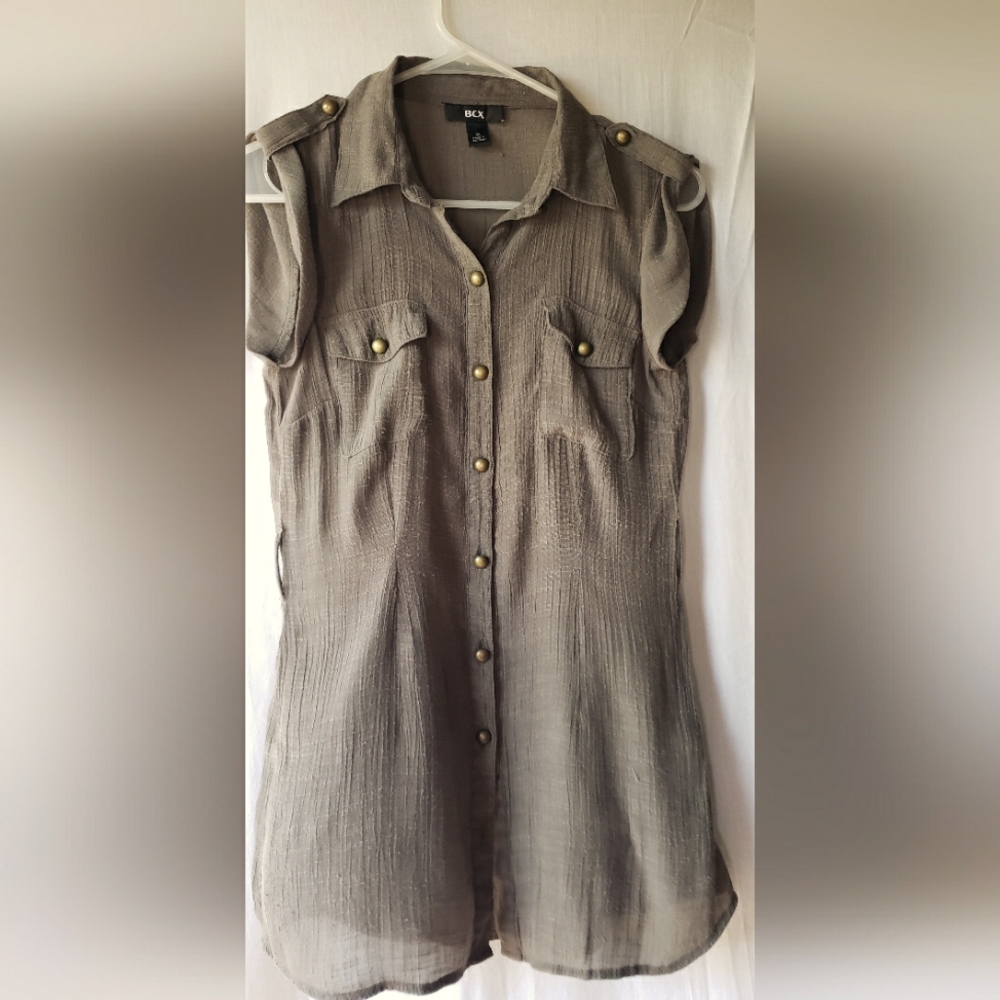 BCX olive green fitted button down cap sleeve shirt
